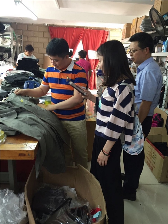 看中鈔長城工服的細(xì)節(jié)