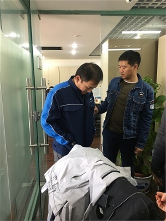 親自試穿