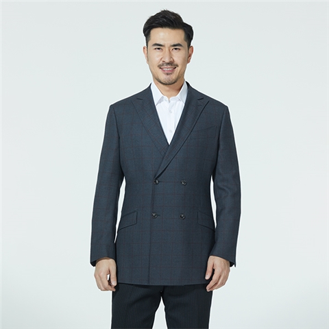 時(shí)尚四粒扣西服