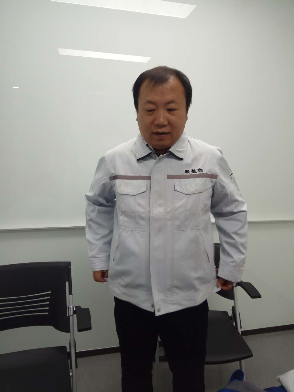 試穿工服第三款