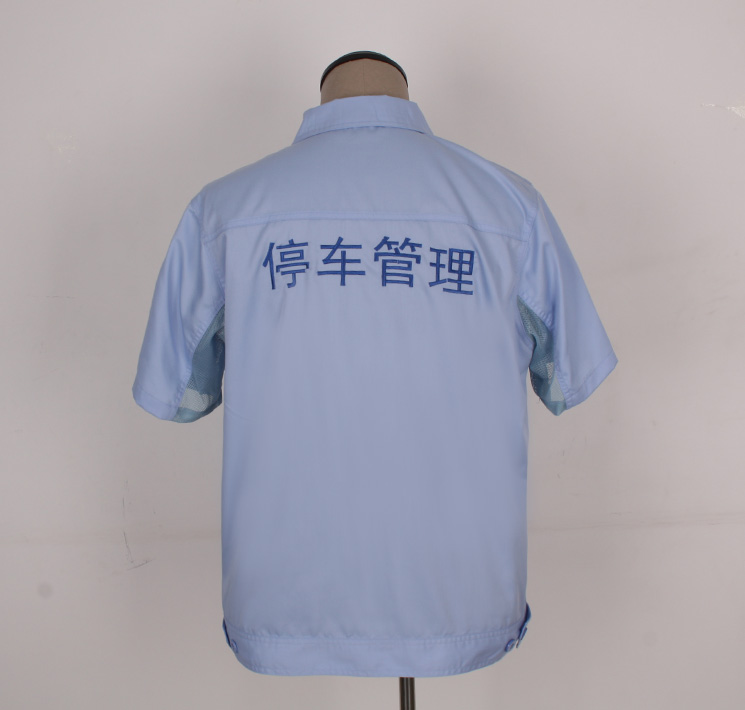 后面一個大LOGO標識
