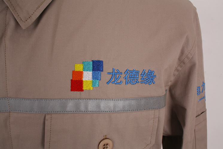 左前胸LOGO標(biāo)