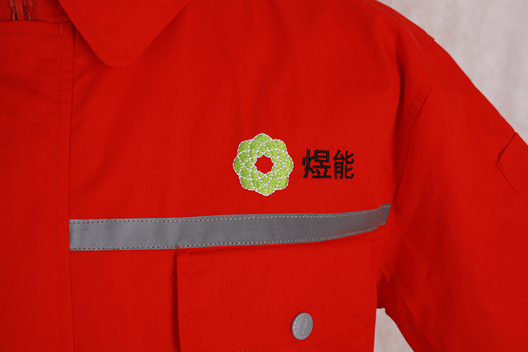 左前胸刺繡LOGO