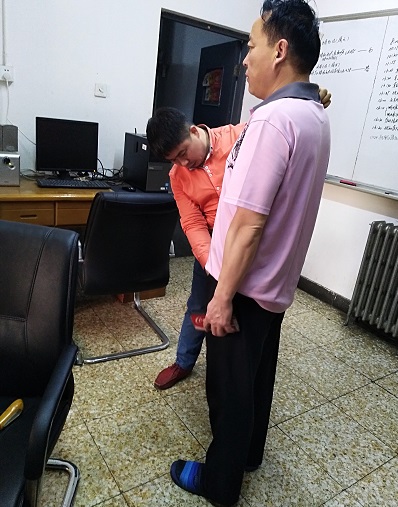 量衣長(zhǎng)尺寸